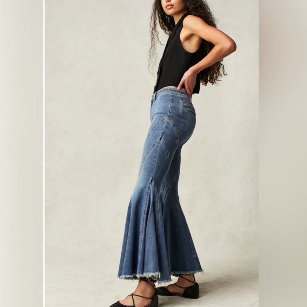 Free People We The Free Twirl On Cropped Mid-Rise Retro Patch Flare Jeans